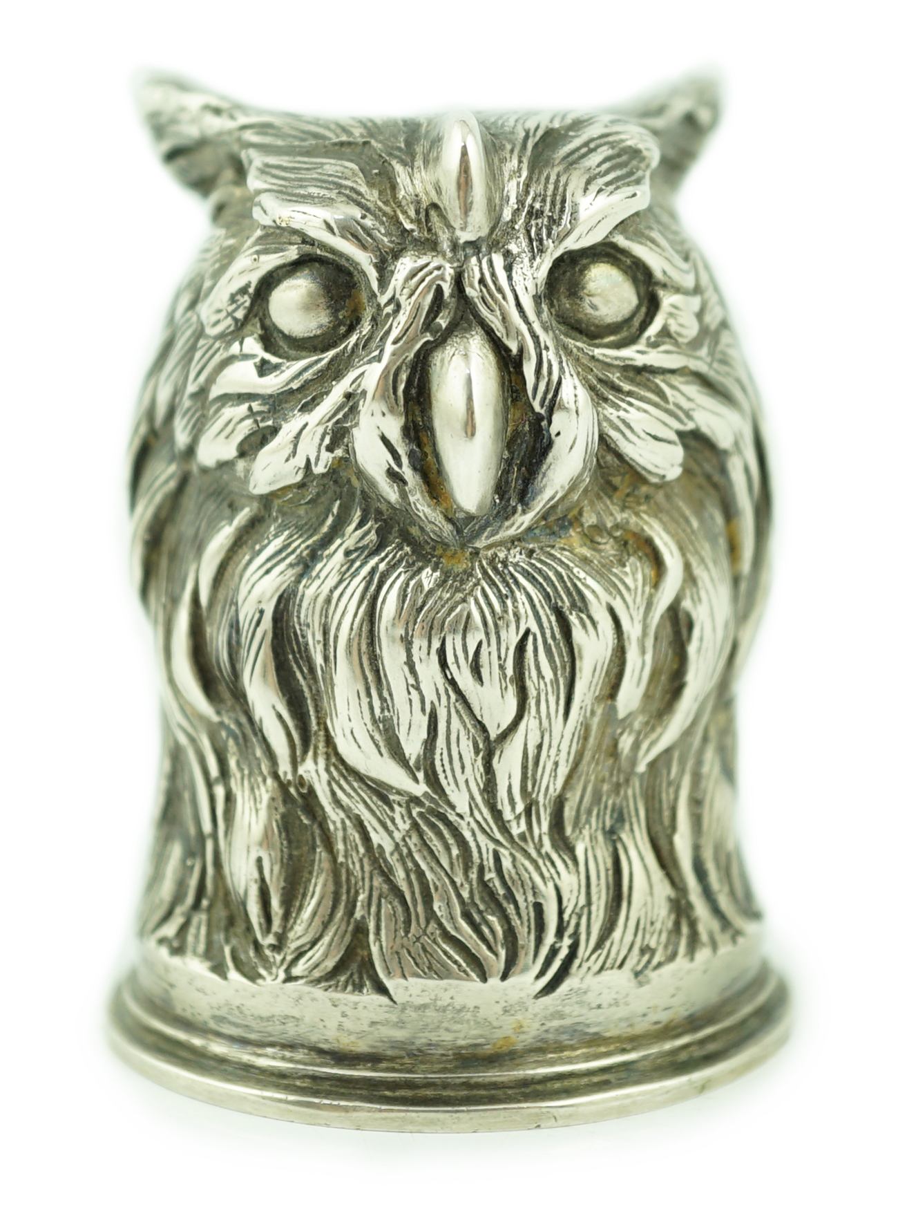 An early 20th century Russian 84 zolotnik 'stirrup' cup, modelled as the head of an owl, maker H.W.